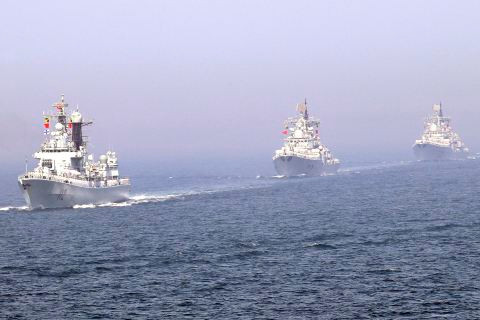 Các tàu chiến Trung Quốc.