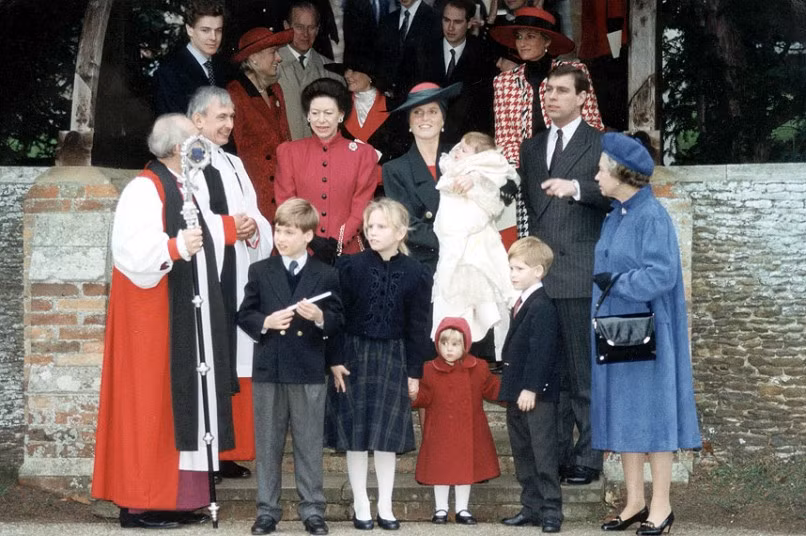 Các thành viên Hoàng gia Anh có mặt trong lễ rửa tội của công chúa Eugenie - con gái của Công tước và Nữ công tước xứ York.