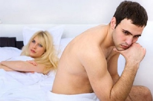 Ảnh hưởng chức năng tình dục: Gần đây, thông tin hàng loạt các hãng mỳ ăn liên có sử dụng chất nhuộm màu thực phẩm E102 (Tartrazine) khiến không ít người tiêu dùng hoang mang. Bởi chất E102, không chỉ là chất gây hại cho sức khoẻ mà nó còn làm giảm khả năng tình dục cho các đấng mày râu.