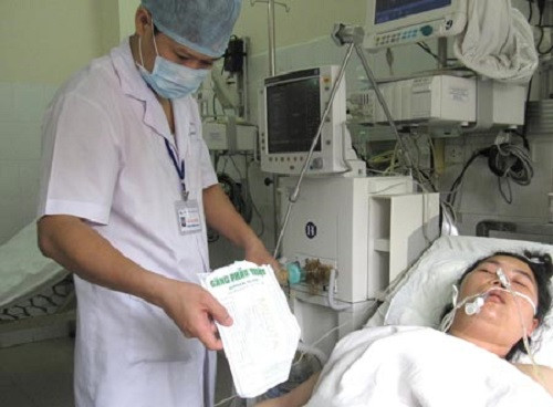 Theo thống kê của Cục An toàn thực phẩm (Bộ Y tế), số người bị ngộ độc do hải sản trên thế giới rất lớn. Tại nước Mỹ hàng năm có từ 3,3 đến 12,3 triệu người bị ngộ độc dẫn đến 3.900 trường hợp tử vong. Ở các nước đang phát triển tình hình càng nặng nề hơn. Ảnh: Một ca ngộ độc hải sản được điều trị tại BV Việt - Tiệp, Hải Phòng.