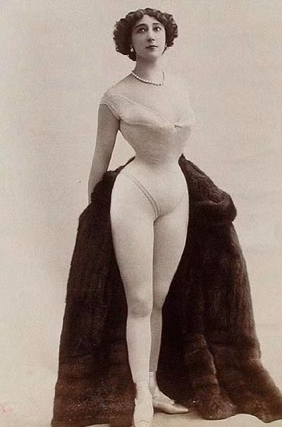 Vào thế kỷ 19, trào lưu bó eo có thể nói là "càn quét" khắp các nước châu Âu. Các quý cô, quý bà đua nhau mặc áo corset và khoe vòng eo "con kiến" mảnh khảnh thu hút ánh nhìn của mày râu.