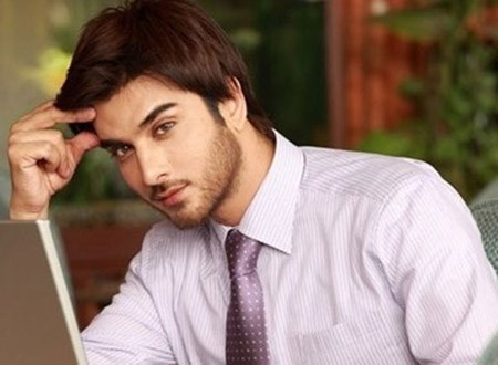 2. Đàn ông có lông mày nữ: Người đàn ông như vậy thường có khuôn mặt trắng trẻo hoặc trẻ trung như thiếu niên. Người như họ thường có vận đào hoa nên dễ vướng rắc rối trong chuyện tình cảm.