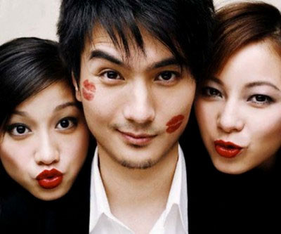 Trong độ tuổi từ 35 đến 45 tuổi thì vận đào hoa ở mẫu đàn ông này sẽ cực thịnh. Nếu chưa lập gia đình thì bạn sẽ có cơ hội tiếp xúc với nhiều người khác giới và tính chuyện hôn nhân. Riêng những anh chàng đã lập gia đình thì ắt sẽ có quan hệ ngoài luồng.