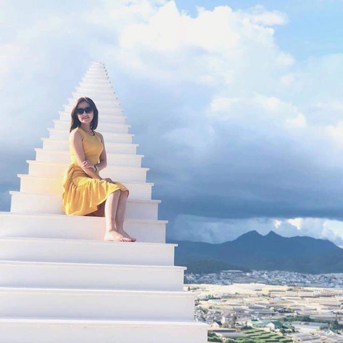 Địa điểm sống ảo đình đám này được xây dựng trong vòng 10 ngày tại tiệm cà phê Nông trại vui vẻ. @ivivu.