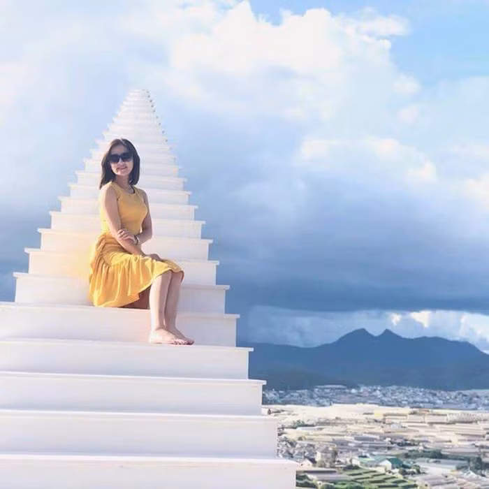 Địa điểm sống ảo đình đám này được xây dựng trong vòng 10 ngày tại tiệm cà phê Nông trại vui vẻ. @ivivu.