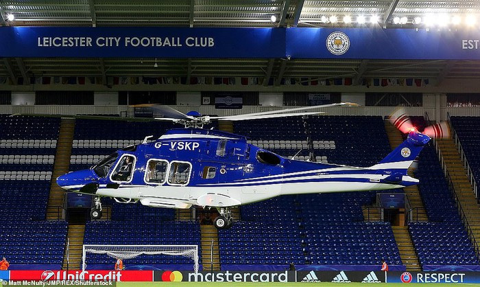 Ngay sau khi trận đấu giữa Leicester City kết thúc, chiếc trực thăng của Chủ tịch Vichai Srivaddhanaprabha đã cất cánh từ bên trong sân vận động Leicester City (Ảnh: REX).