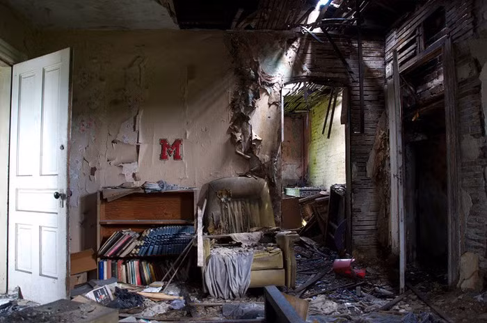 Đây đều là những căn nhà bỏ tại thành phố với những câu chuyện đi kèm từ người dân và thông tin chứng thực từ một số tờ báo tin tức.