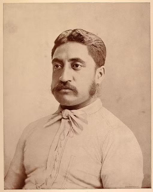 Ông William Aeko, ca sĩ người bản địa Hawaii, đến từ đảo Honolulu, hòn đảo chính của quần đảo Hawaii. Ảnh: Vintag.