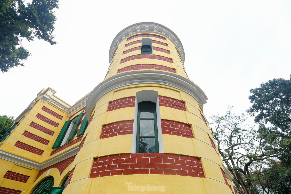 Đại diện Ban quản lý hồ Hoàn Kiếm và phố cổ Hà Nội cho biết, hiện công tác trùng tu biệt thự số 49 Trần Hưng Đạo đã cơ bản hoàn thành. Nhân dịp Tết Nguyên đán Giáp Thìn 2024, Ban quyết định mở cửa biệt thự số 49 Trần Hưng Đạo để đón khách tham quan từ ngày 26/1. Trong đó, hoạt động trưng bày đầu tiên về quá trình trùng tu, cải tạo ngôi biệt thự. 