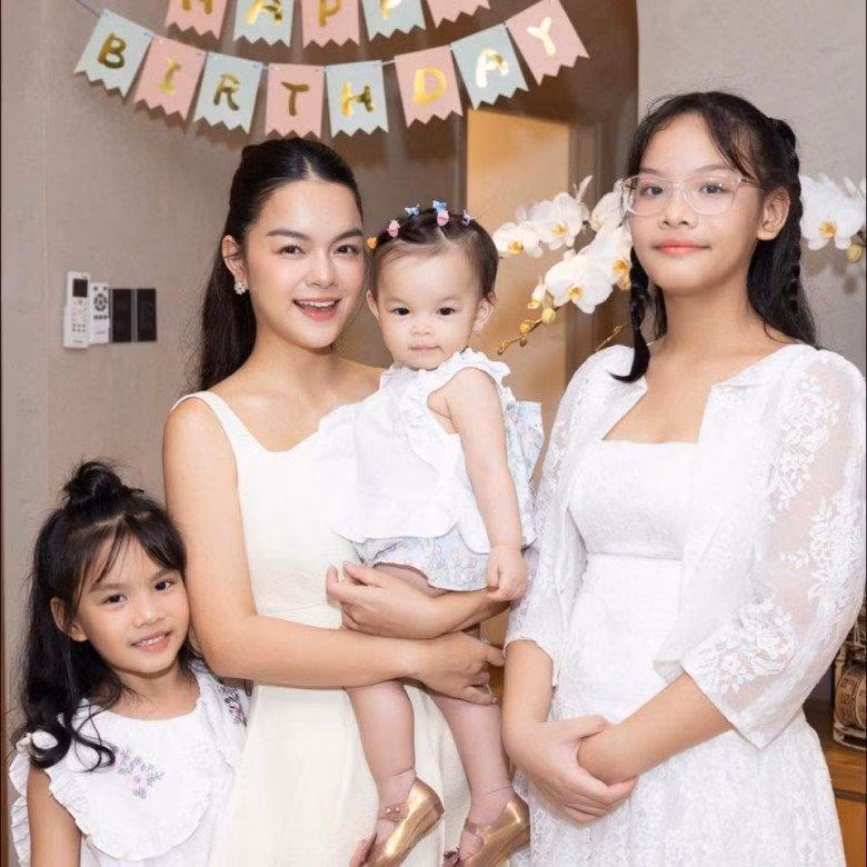 3 me bim Vbiz cung dat ten con gai giong het nhau-Hinh-7