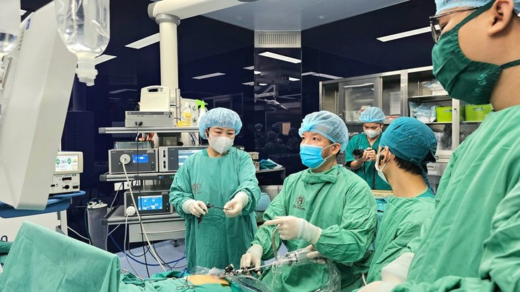 Chan dung bac si nang tam Viet Nam tren ban do y khoa the gioi