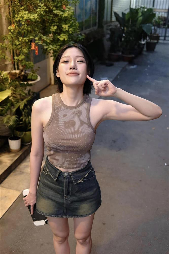 ì có quá nhiều sự thay đổi lớn trong diện mạo, không ít lần em gái Trấn Thành dính nghi vấn đã can thiệp thẩm mỹ quá đà.