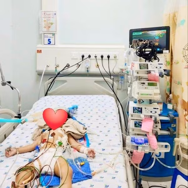 Be 14 thang tuoi bi bien chung phoi do hoc hat mang cau