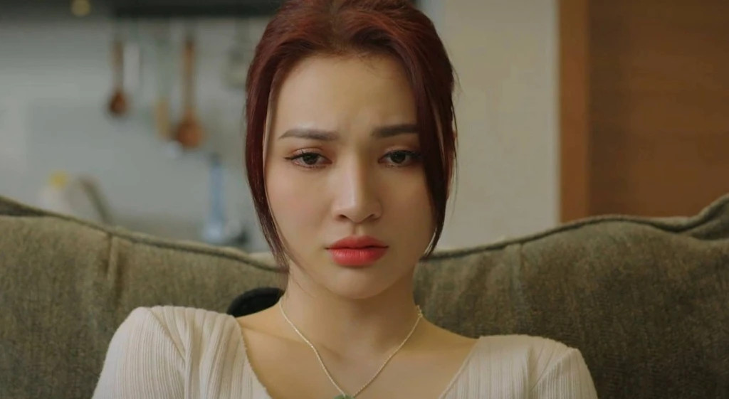 Trong đó, cặp Yên (Bích Thủy) - Hùng (Minh Hoàng) gây chú ý với chuyện tình cảm "chị em" cùng những tình huống hài hước.