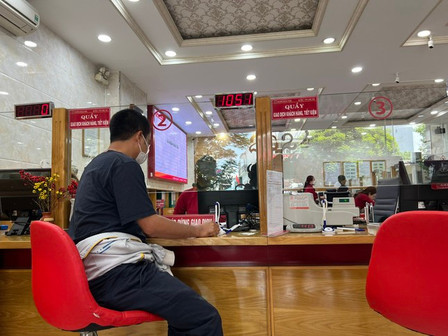 Nhieu nguoi huy the tin dung sau vu Eximbank 8,8 ty dong-Hinh-3