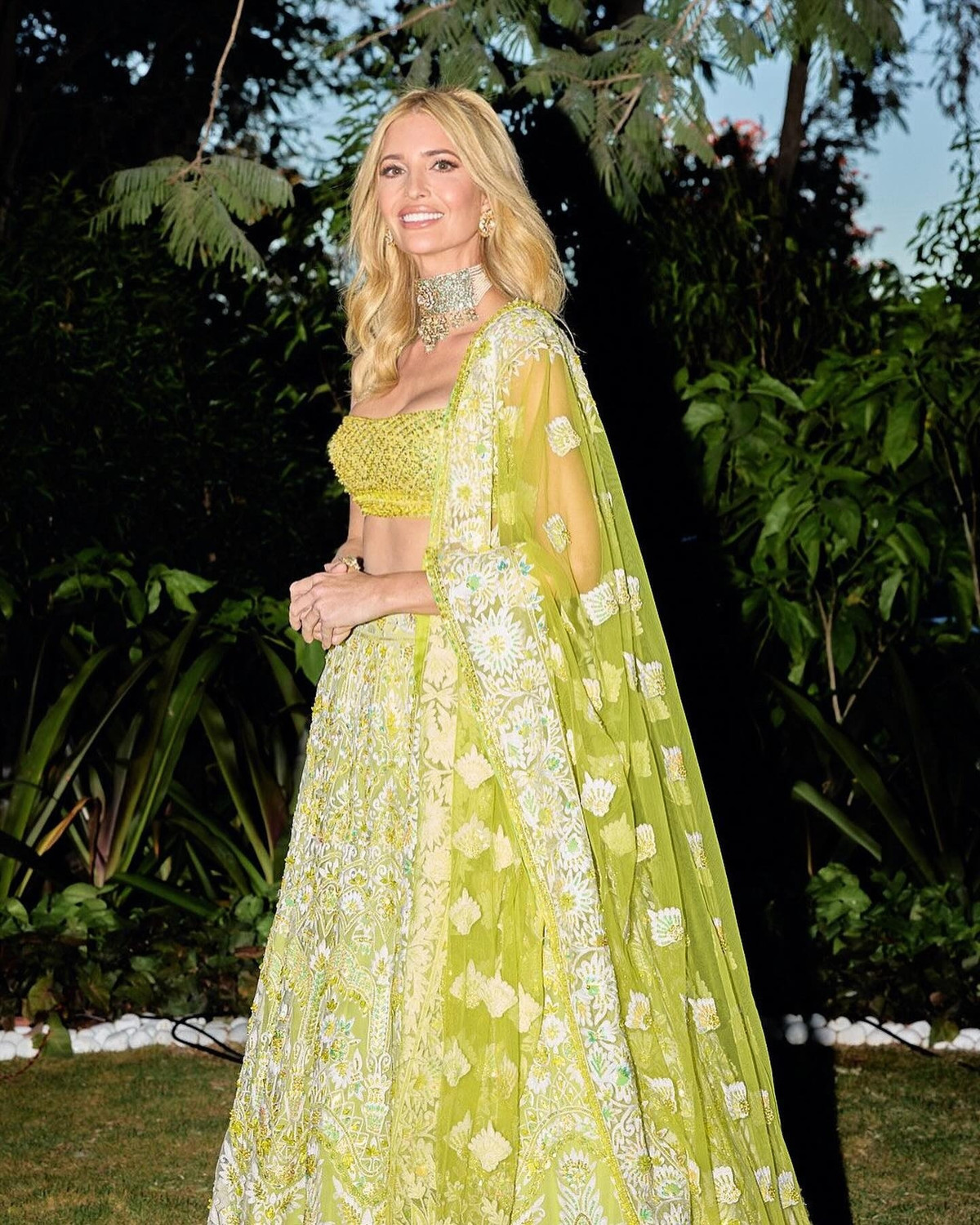 Chuyến đi còn có chồng cô, Jared Kushner, và con gái Arabella.