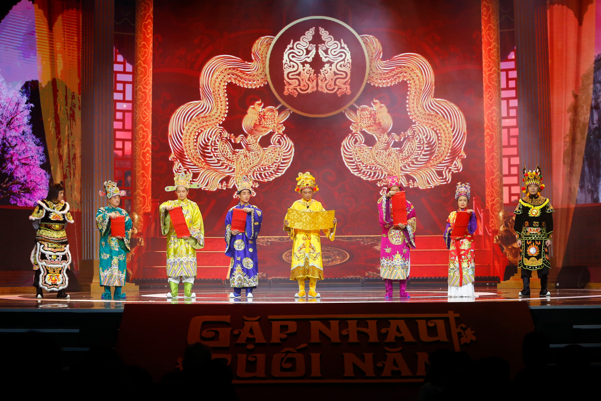 NSƯT Quốc Khánh tiếp tục đảm nhận vai Ngọc Hoàng, Duy Nam đóng Nam Tào. Trong khi đó, nghệ sĩ Quốc Quân vào vai Táo Kinh tế, nghệ sĩ Tú Oanh đảm nhận vai Táo Văn Thể. Táo Xã hội do Quân Anh thể hiện.