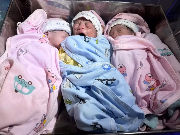 San phu 40 tuoi o Kon Tum sinh 3 hiem gap