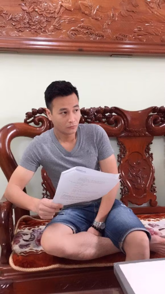 Không chỉ tin tưởng chồng, vợ diễn viên Anh Đức còn đảm đang khéo léo vun vén cho gia đình nhỏ. Nhờ thuận vợ thuận chồng nên cuộc sống của nam diễn viên vô cùng thoải mái và bình yên.