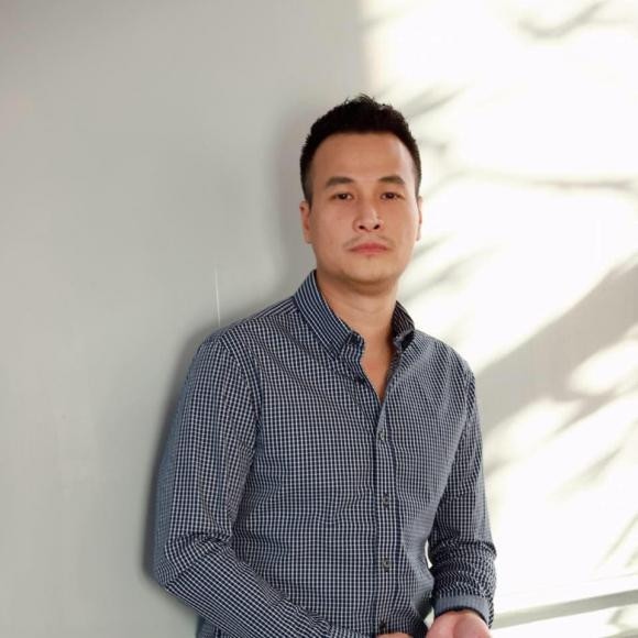 Ngoài nghề làm diễn viên thì nghề chính của Anh Đức là làm giảng viên. Hiện anh công tác trường Đại học Sư phạm Nghệ thuật Trung ương, chuyên viên Khoa sư phạm âm nhạc.