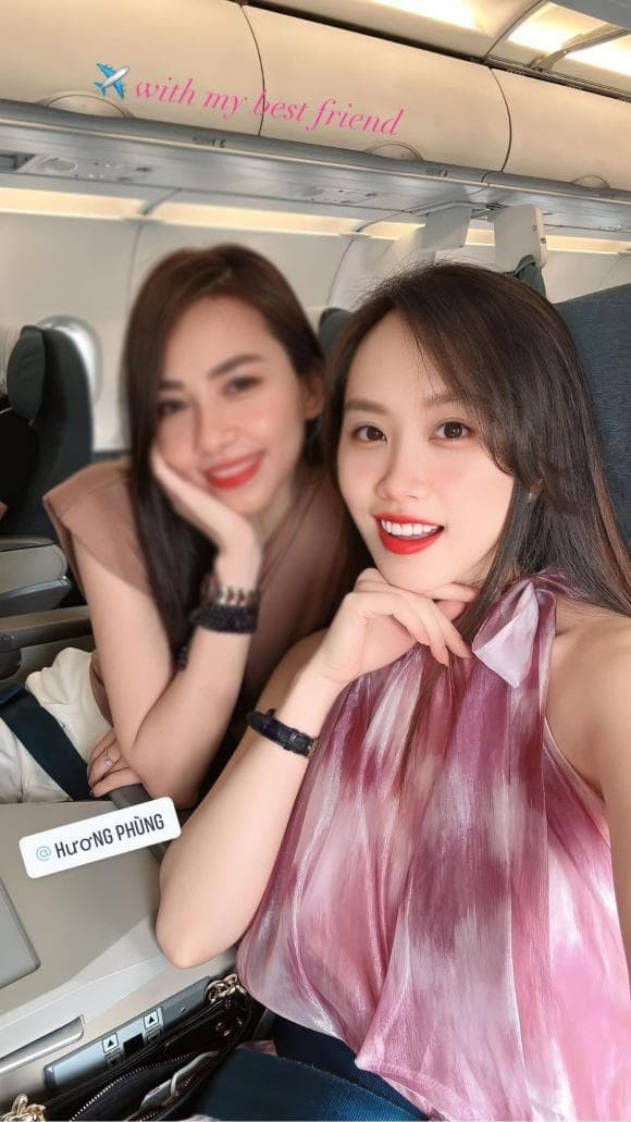 Kể từ sau khi kết hôn, bà xã NSND Trung Hiếu lui về làm hậu phương, hỗ trợ cho sự nghiệp của chồng. Cô ít chia sẻ hình ảnh cá nhân hay cuộc sống gia đình lên mạng xã hội. Ngay cả NSND Trung Hiếu cũng tuyệt đối không chia sẻ gì nhiều về bà xã hay đã có tin vui về con cái hay chưa. 5 năm kết hôn, cả hai chưa từng công khai xuất hiện bên nhau tại bất cứ một sự kiện nào, việc đã sinh con đầu lòng hay chưa vẫn là một bí ẩn. Chính những điều này khiến NSND Trung Hiếu được mệnh danh là nam nghệ sĩ kín tiếng bậc nhất trong giới nghệ sĩ đất Bắc.