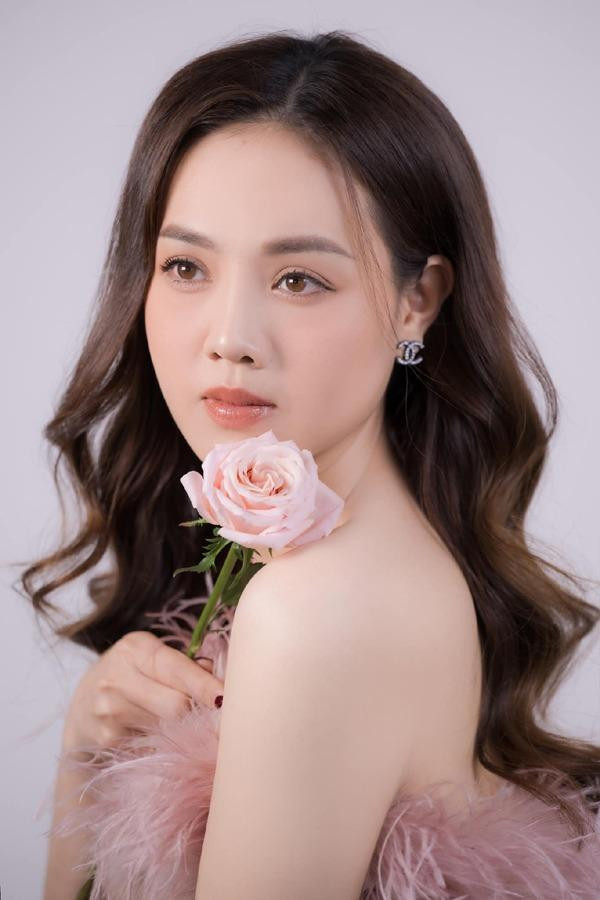 gọc Hà Lê trước khi là vợ NSND Công Lý được biết đến là người đẹp bước ra từ cuộc thi Hoa hậu Du lịch Việt Nam 2008.