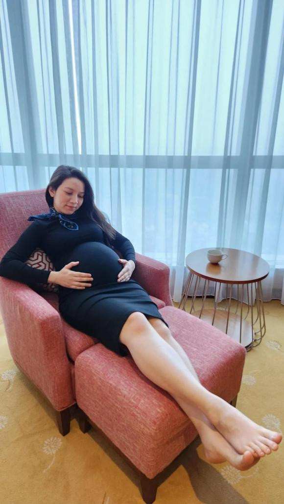 Nam MC Viet tung dan cuoc thi hoa hau roi cuoi luon thi sinh-Hinh-5