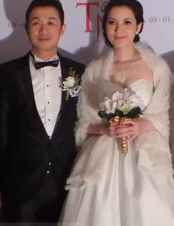 Nam MC Viet tung dan cuoc thi hoa hau roi cuoi luon thi sinh-Hinh-2