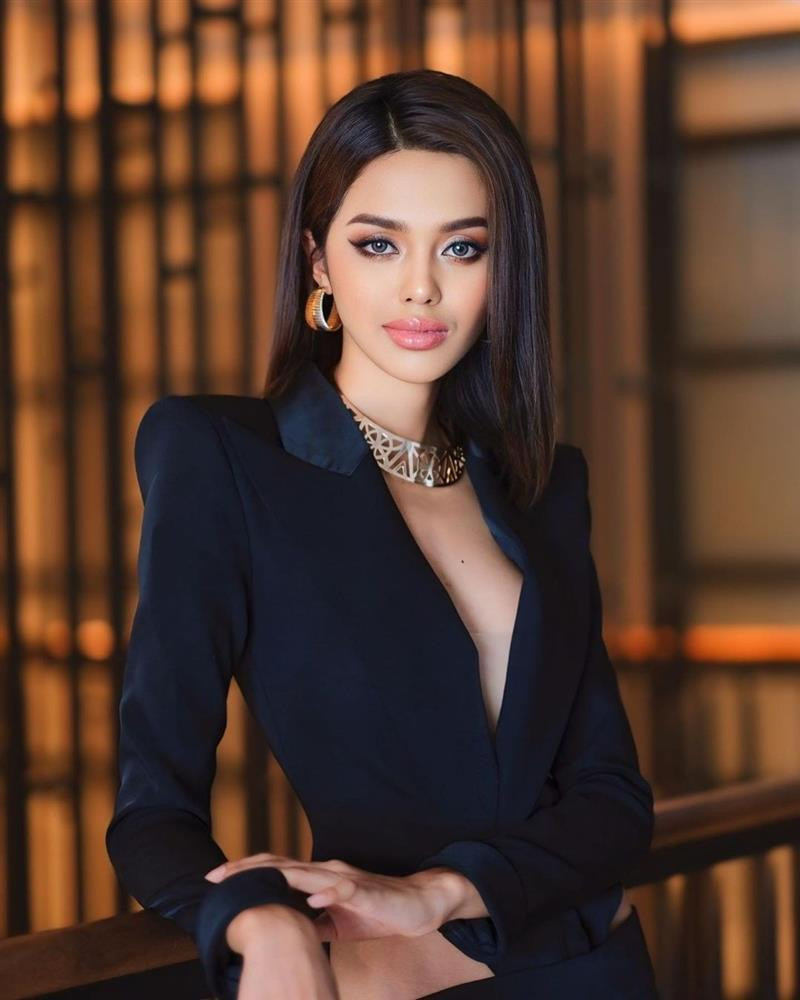 rong khoảng thời gian thi Hoa hậu Siêu quốc gia 2022, Leakena In vướng ồn ào vì bị tố mặc váy nhái của một nhà thiết kế Việt Nam. Sau cuộc thi, cô tiếp tục bị tố mặc thiết kế được cho là đạo nhái từ nhà thiết kế nổi tiếng khác của Việt Nam.