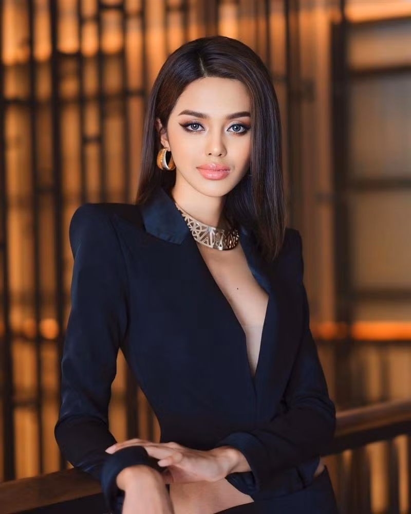 Trong khoảng thời gian thi Hoa hậu Siêu quốc gia 2022, Leakena In vướng ồn ào vì bị tố mặc váy nhái của một nhà thiết kế Việt Nam. Sau cuộc thi, cô tiếp tục bị tố mặc thiết kế được cho là đạo nhái từ nhà thiết kế nổi tiếng khác của Việt Nam.