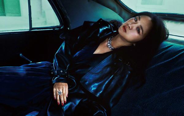 hang Duy tiết lộ, thói quen chăm sóc da của cô khá đơn giản, chỉ bao gồm các bước cơ bản là làm sạch và dưỡng ẩm.