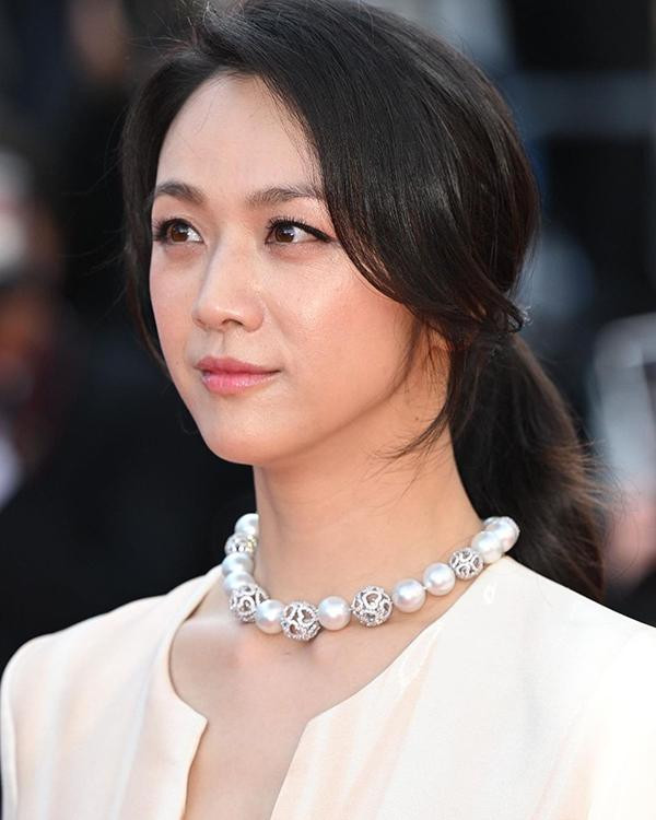 ##b###Thang Duy hiện tại là một ngôi sao nổi tiếng quốc tế với nhiều giải thưởng lớn như Rồng xanh, Kim mã... Về đời tư, cô cùng đạo diễn Kim Tae Yong bén duyên khi quay phim “Thu muộn” năm 2011 và kết hôn vào năm 2014. Sau 10 năm kết hôn, Thang Duy vẫn được chồng chiều chuộng, thậm chí vì chiều vợ, anh còn chuyển từ Hàn Quốc đến Bắc Kinh (Trung Quốc) sinh sống.