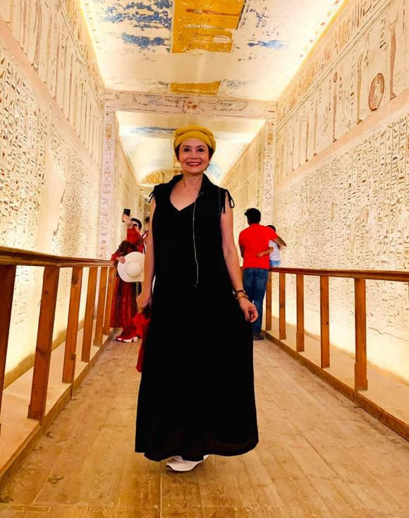 Hàng ngày, mỗi lúc rảnh bà lướt mạng xem tin tức thời sự, nấu ăn và dọn dẹp nhà cửa. Nữ nghệ sĩ có sở thích nuôi cún và làm bánh. Góc bếp của nữ nghệ sĩ có đủ dụng cụ làm các loại bánh, vì thế bạn bè đến chơi nhà thường trầm trồ khi được NSND Minh Châu trổ tài nấu nướng. Mấy năm gần đây, bà cũng mắc một số căn bệnh của người già như xương khớp, NSND Minh Châu dùng thuốc theo đơn của bác sĩ và ăn uống cẩn thận.