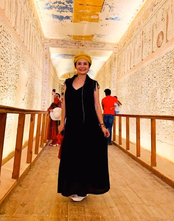 Hàng ngày, mỗi lúc rảnh bà lướt mạng xem tin tức thời sự, nấu ăn và dọn dẹp nhà cửa. Nữ nghệ sĩ có sở thích nuôi cún và làm bánh. Góc bếp của nữ nghệ sĩ có đủ dụng cụ làm các loại bánh, vì thế bạn bè đến chơi nhà thường trầm trồ khi được NSND Minh Châu trổ tài nấu nướng. Mấy năm gần đây, bà cũng mắc một số căn bệnh của người già như xương khớp, NSND Minh Châu dùng thuốc theo đơn của bác sĩ và ăn uống cẩn thận.