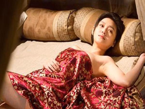 No tien ban nhung khong tra, co gai de nghi khien chu no soc