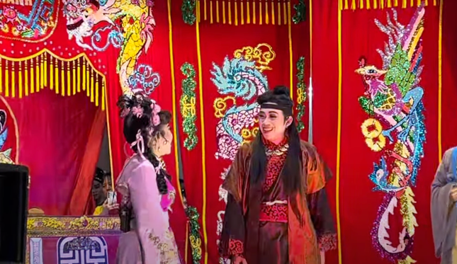 Hoai Linh tu choi khi bi YouTuber quay thang mat-Hinh-3