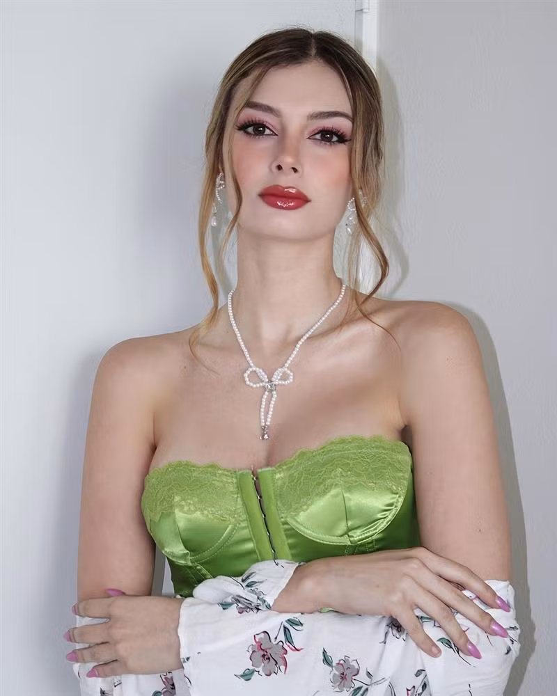 Đại diện Mexico - Valeria Villanueva có gần 90.000 người theo dõi. Cô 24 tuổi, cao 1,78 m, là diễn viên, người mẫu. Valeria từng đại diện tỉnh Colima tại cuộc thi Hoa hậu Thiếu niên Hoàn vũ Mexico 2015 và đăng quang ngôi vị cao nhất.