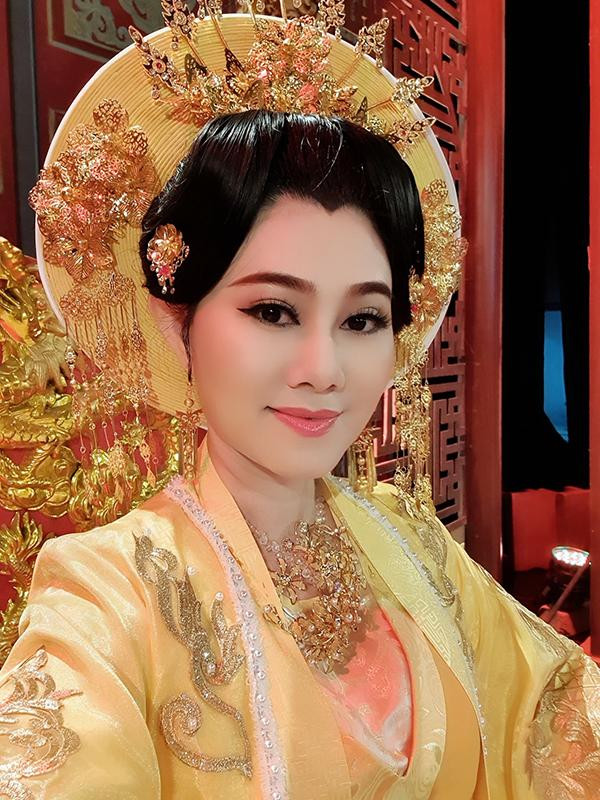 goài diễn xuất nghệ thuật, NSND Quế Trân còn từng là Đại biểu Hội đồng nhân dân TPHCM khóa 8 (2011 - 2016) và khóa 9 (2016 - 2021), khu vực bầu cử huyện Bình Chánh, TPHCM.