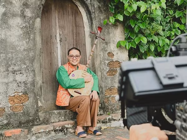 NSND Tự Long chính là người có sức ảnh hưởng tới Thái Sơn. Nam NSƯT kể: "Tôi biết ơn NSND Tự Long. Tôi mê và thích lối diễn xuất của anh Tự Long. Anh ấy diễn được rất nhiều dạng vai mà vai nào cũng 'rất lửa, rất nhiệt'. Không chỉ hát hay, diễn tốt mà anh ấy là người nghệ sĩ rất đa tài ở nhiều lĩnh vực".