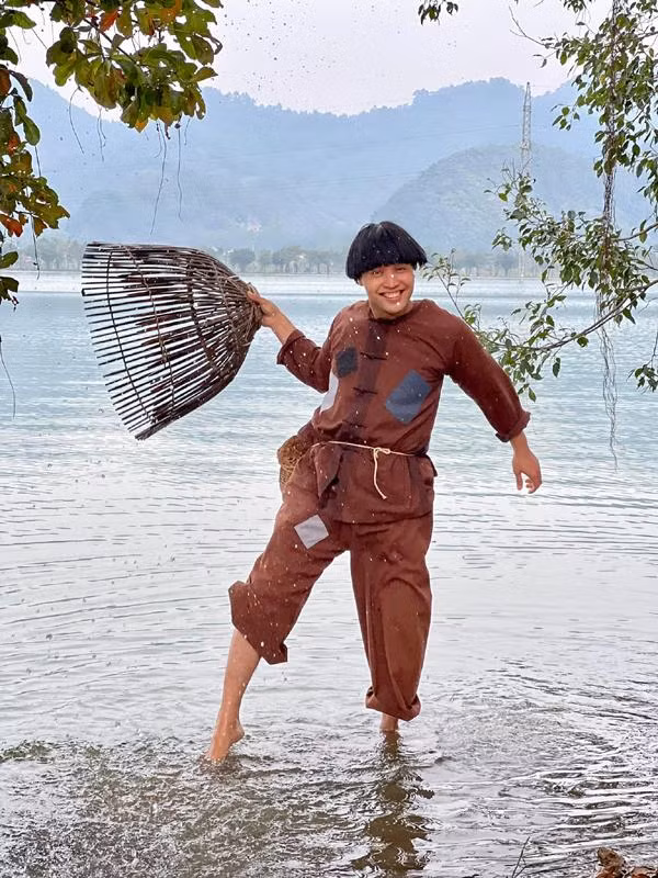 Khi công tác tại đây anh đã đóng góp không ít cho nghệ thuật Chèo. Thành tích và cống hiến của anh đã đem lại danh hiệu NSƯT và vị thế trong lĩnh vực này.