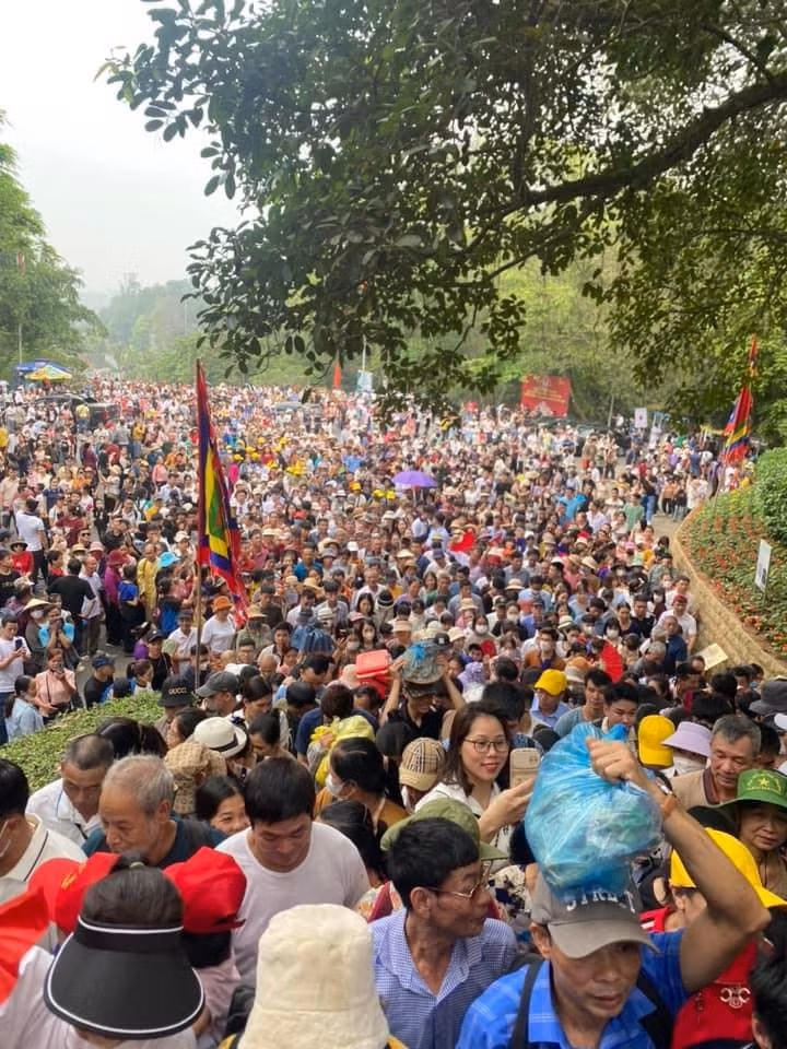 Nhung luu y khi tham gia Le hoi Den Hung, tranh say nang, say nong