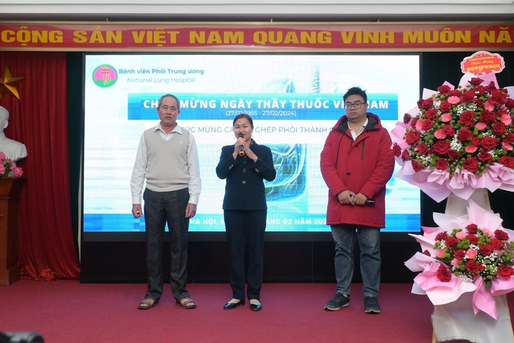 Co gai hoi sinh sau ghep phoi, den tri an nhung nguoi thay thuoc-Hinh-2