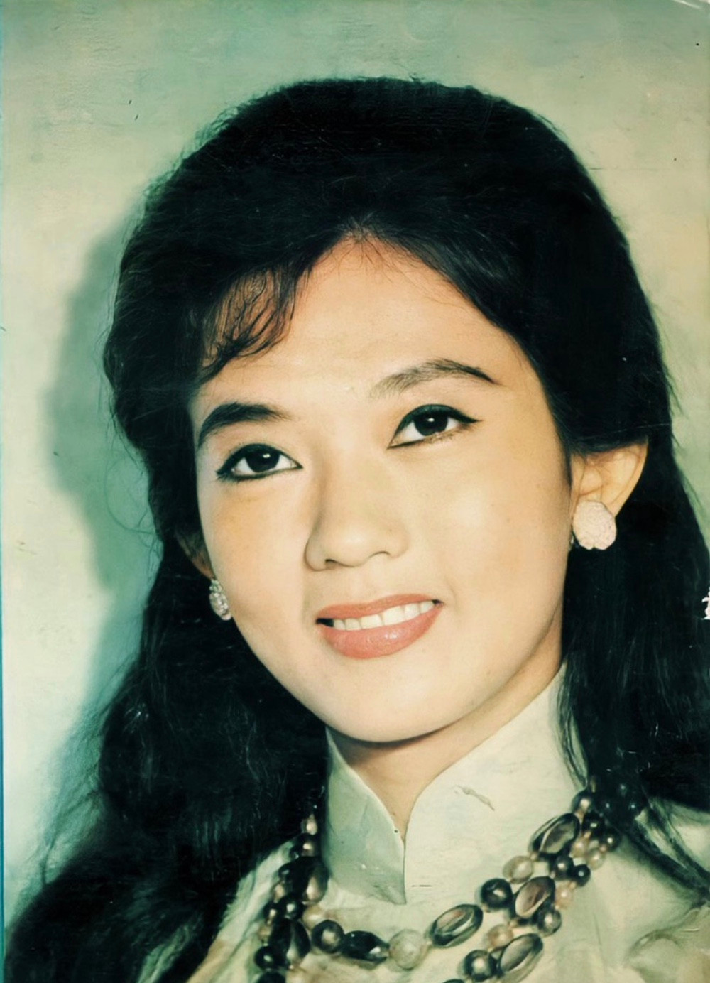 Sau đó, Thanh Nga được Nghệ sĩ Nhân dân Phùng Há (người được mệnh danh là bà Tổ cải lương) nhận làm học trò, tận tình chỉ dạy các kỹ thuật hát. Nhận định về Thanh Nga, cố nghệ sĩ Phùng Há có lần nói: "Mấy em sau này, chưa ai diễn bằng Thanh Nga". (Ảnh: NX) 