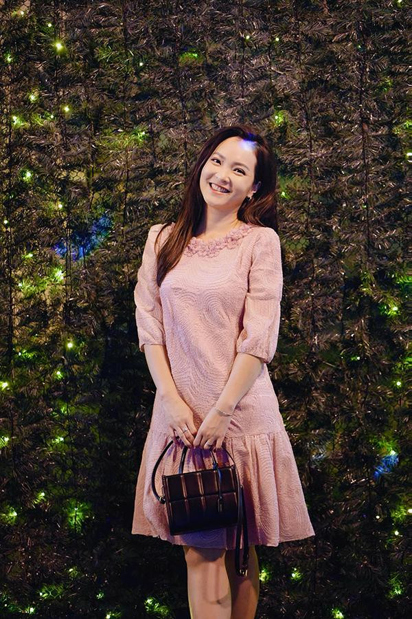 ên cạnh đó, cô không ăn quá nhiều mà luôn chọn lọc khoa học. Theo nữ BTV thời sự cô cân đối các bữa ăn với nhiều thành phần đa dạng để cơ thể vừa có dinh dưỡng mà không bị tăng cân quá đà.