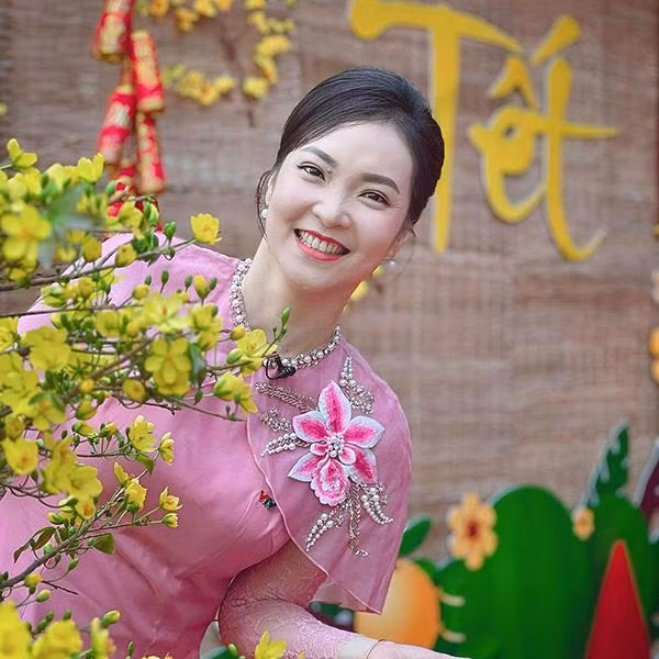 Điều khiến khán giả bất ngờ chính là vóc dáng của cô sau 3 lần sinh nở.