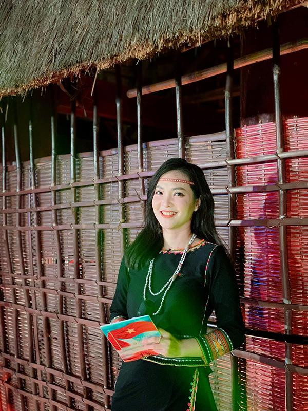 ##b###BTV Phương Thảo sinh năm 1986 tại An Giang, từng theo học tại Đại học Cần Thơ. Cô đã có 13 năm gắn bó với nghề truyền hình, trong đó 8 năm làm việc tại VTV Cần Thơ và 5 năm tại Ban Thời sự tại trụ sở chính VTV tại Hà Nội.