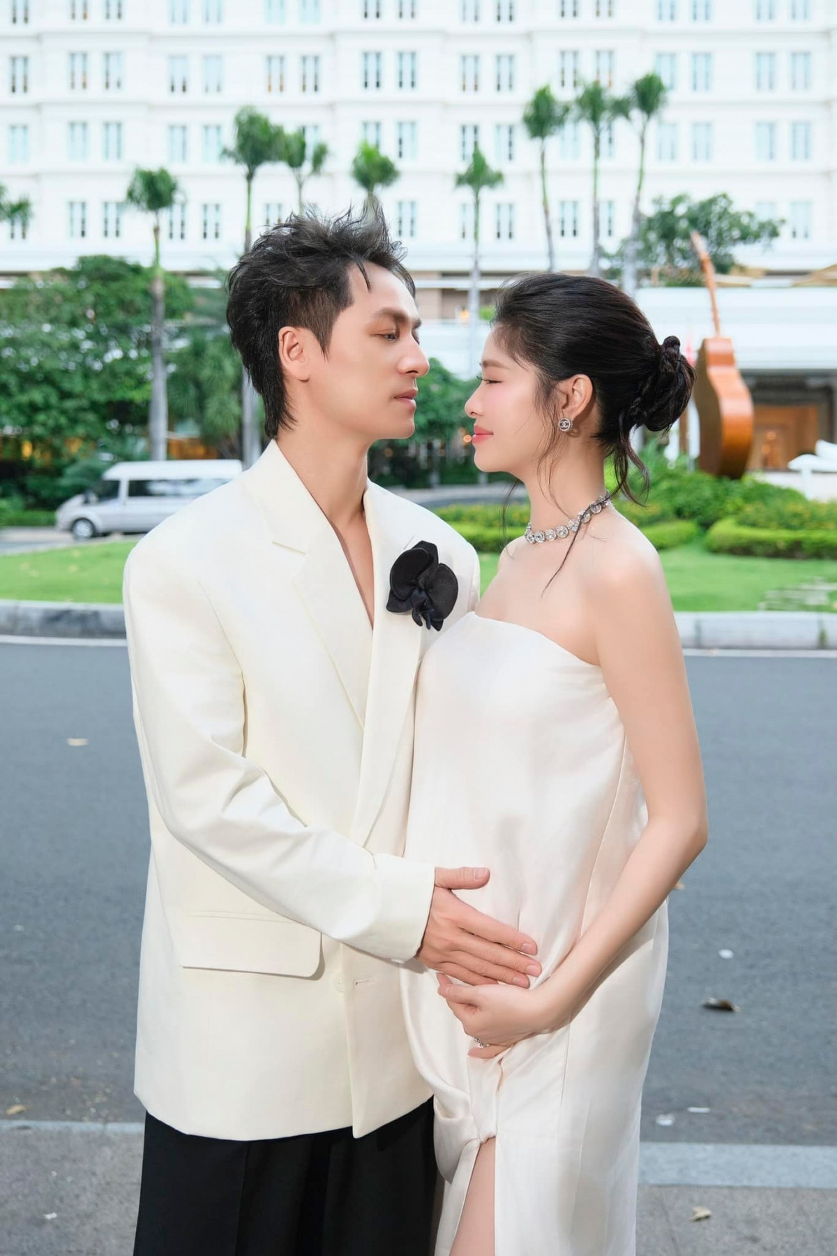 Mang thai lần ba, Thủy Anh chia sẻ cô có nhiều kinh nghiệm nên giữ sức khỏe ổn định. Hiện tại, cô chuẩn bị mọi vật dụng cần thiết cho mẹ và bé sơ sinh, đồng thời tìm hiểu bệnh viện phụ sản tốt để sẵn sàng đón con chào đời. Trong thời gian này, Thủy Anh vẫn hỗ trợ công việc của chồng và tham gia những sự kiện phù hợp.