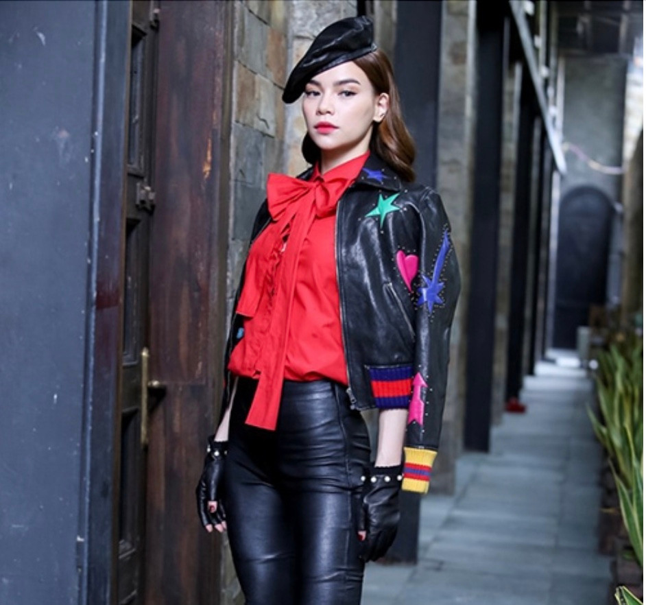 Năm 2016, Hà Hồ một lần nữa trở thành tâm điểm chú ý khi xuất hiện sang trọng, quyến rũ tại show truyền hình "The Face". (Ảnh: FBNV)