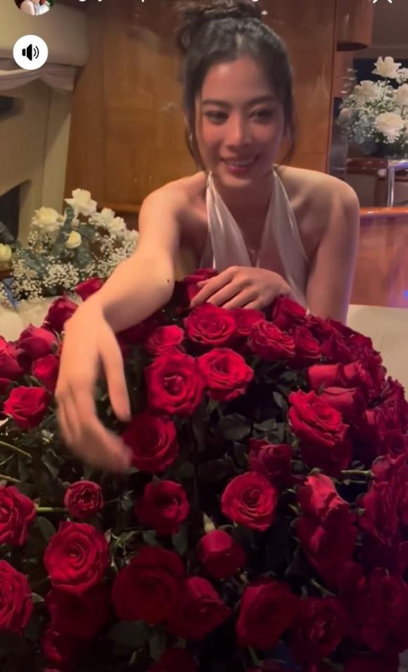 Thời gian qua, chuyện tình cảm của Nam Em nhận được sự quan tâm lớn từ cộng đồng mạng. Về những ồn ào xoay quanh chồng sắp cưới, cô chia sẻ: "Có thể các bạn chỉ nghe và nhìn thấy những lời đồn vô căn cứ ở trên mạng xã hội bằng những tài khoản ảo. Và mọi người đủ chắc chắn là bạn của tôi như cách mà mọi người đang tự vẽ ra. Còn bản thân tôi là người trong cuộc. Tôi hiểu rõ nhất".