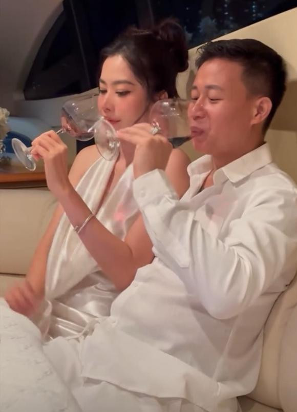 Nam Em đã được chồng sắp cưới tổ chức sinh nhật hoành tráng.